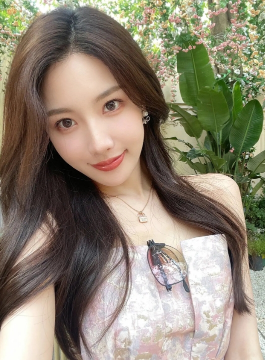 �Ͼ������������������ִ������У�����������������Ȼ���������Ļ�������������ӵ���ڶ��Ʒ�ʵ�����KTV������Ϊ������ʿ�ṩ�����ʵ����ֺ����г������������Ͼ��������ļ�������KTV������������һͬ�������ǵĶ��������� Ԥ����������������������