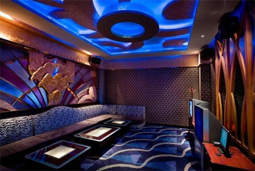 �Ͼ����������������ĳ��У�����������صķ羰����ʳ�����������οͣ�������ḻ��ʵ�ҹ���������������������У�KTV��Ϊҹ�������Ҫ��ɲ��֣����ǳ�Ϊ�������������ֵ���